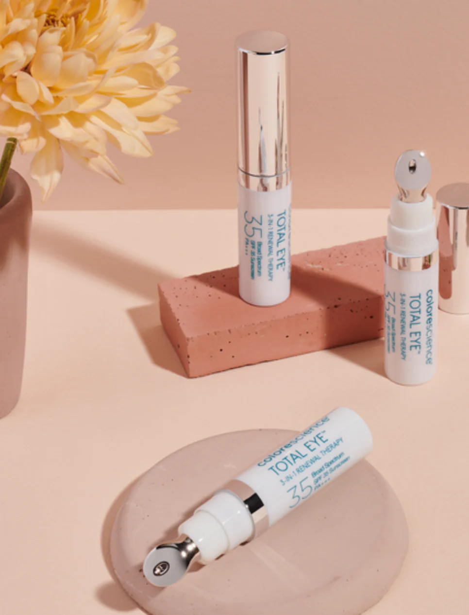Total Eye 3-in-1 Renewal Therapy SPF 35